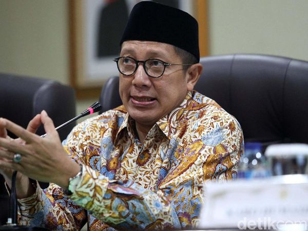Menag Jelaskan Wacana Tarik Zakat 2,5% bagi PNS Muslim