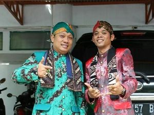 Balada Dua Pelawak Jatim yang Tertahan di Hong Kong karena Visa Balada Dua Pelawak Jatim yang Tertahan di Hong Kong karena Visa
