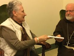 Surat Korban Pelecehan Seks Cile Bertentangan dengan Keterangan Paus