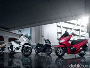 Warna-warni Honda PCX Made In Sunter Warna-warni Honda PCX Made In Sunter