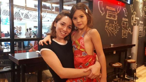 Ini Foto Bahagia Bocah Argentina Saat Dipeluk Ibunya di Sulsel