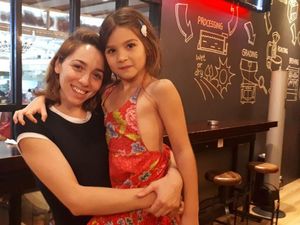 Ini Foto Bahagia Bocah Argentina Saat Dipeluk Ibunya di Sulsel