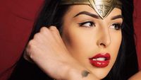 Bintang Panas Transgender Mirip Gal Gadot & Foto Masa Lalunya Bikin Geger