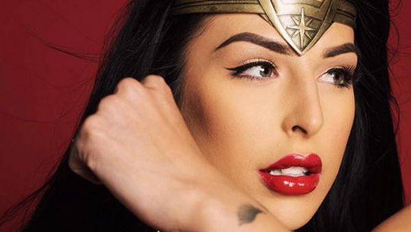 Bintang Panas Transgender Mirip Gal Gadot & Foto Masa Lalunya Bikin Geger