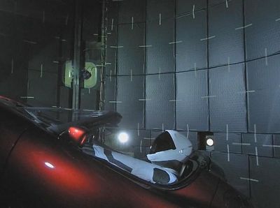 Elon Musk Jadi Admin SpaceX Selama Peluncuran Falcon Heavy