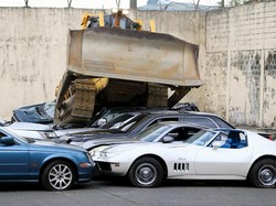 Presiden Duterte Hancurkan Puluhan Mobil Mewah Selundupan