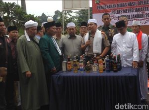 Pemusnahan 10 Ribu Miras di Jaktim yang Dihadiri Al-Khaththath