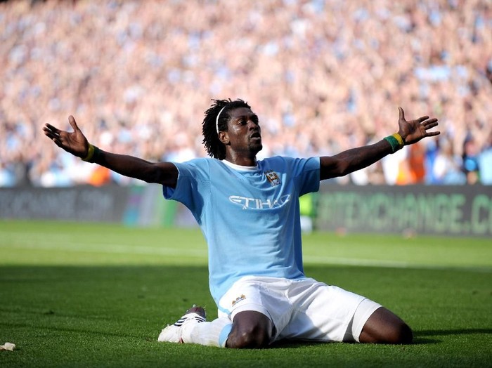 MANCHESTER, ENGLAND - SEPTEMBER 12:  Emmanuel Adebayor of Manchester City celebrates in front of the Arsenal fans after scoring during the Barclays Premier League match between Manchester City and Arsenal at the City of Manchester Stadium on September 12, 2009 in Manchester, England.  (Photo by Shaun Botterill/Getty Images)