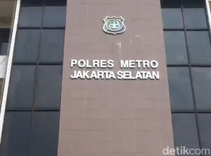 Sopir Blue Bird-Bule Rusia Dipertemukan, Kasus Catcalling Berakhir Damai Sopir Blue Bird-Bule Rusia Dipertemukan, Kasus Catcalling Berakhir Damai