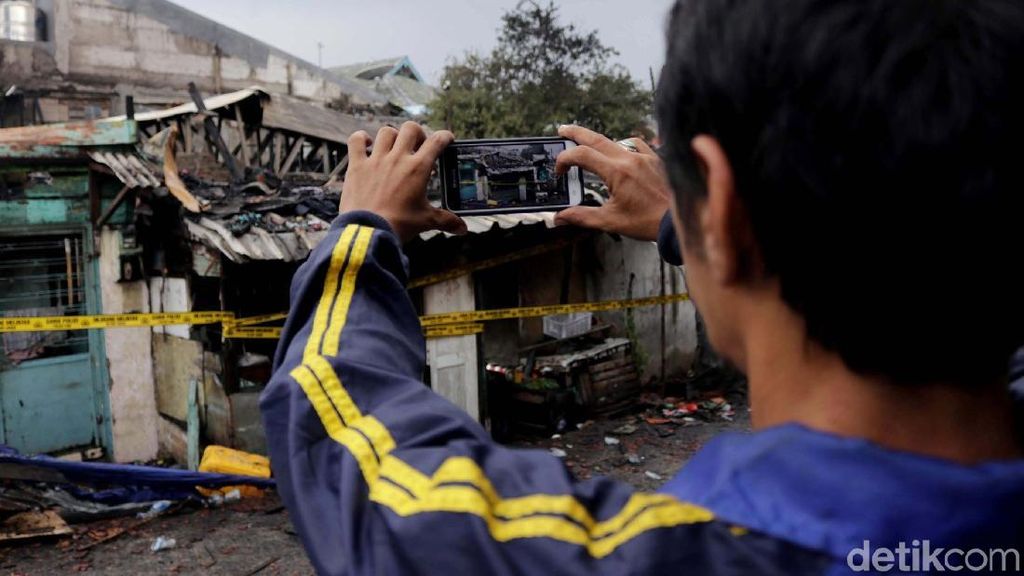 Ludes Terbakar, Rumah Ini Jadi Tontonan Ludes Terbakar, Rumah Ini Jadi Tontonan