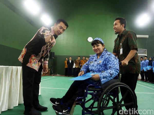 Menpora Lantik PNS di GOR Bulutangkis