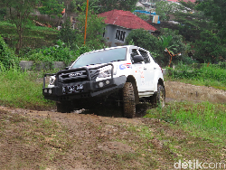 Dipakai Jumpalitan di Medan Offroad, Mobil Ini Asyik Juga