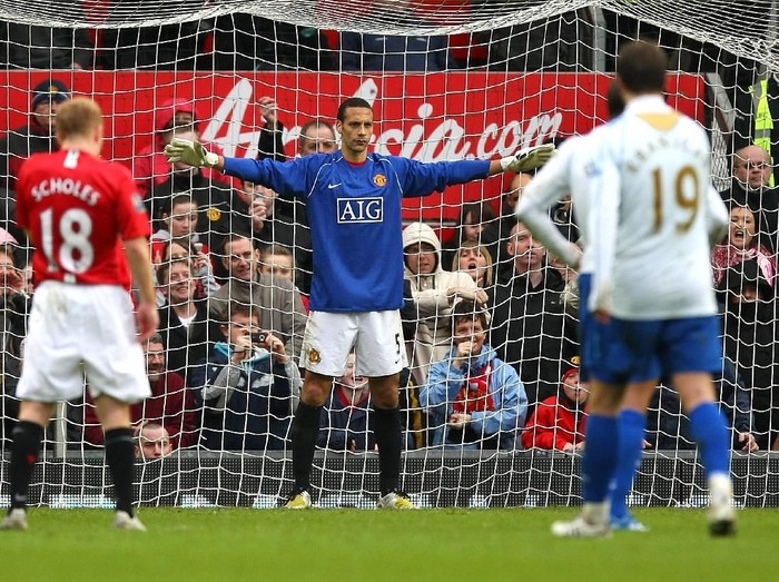 MANCHESTER, UNITED KINGDOM - MARCH 08:  Stand-in goalkeeper Rio Ferdinand of Manchester United prepares himself before a penalty during the FA Cup Sponsored by e.on Quarter Final match between Manchester United and Portsmouth held at Old Trafford on March 8, 2008 in Manchester, England.  (Photo by Richard Heathcote/Getty Images)