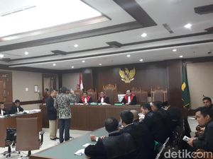 Hasto Sebut Cuitan Alfian Tanjung Pengaruhi Suara Rano Karno Hasto Sebut Cuitan Alfian Tanjung Pengaruhi Suara Rano Karno