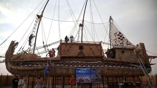 Foto: Keren! Kapal dari Alang-alang Siap Arungi Samudera Pasifik