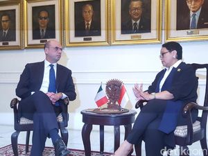 Bertemu Menlu Italia, Retno Bahas Perdagangan hingga Politik