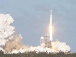 Roket Terkuat Sejagat Sukses Meluncur ke Angkasa