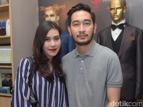 Siap Nikah! Syahnaz-Jeje Fitting Baju Pengantin