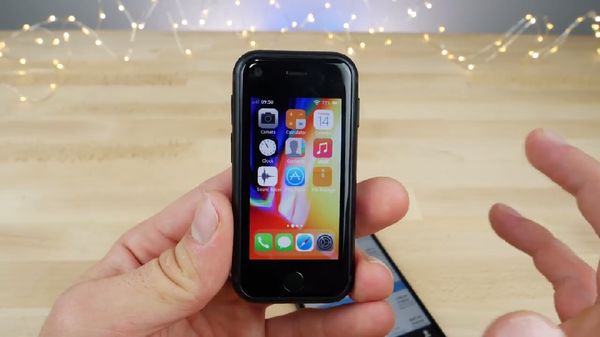 Penampakan iPhone 7 Plus Terkecil di Dunia