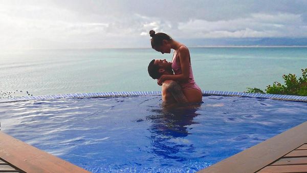 Foto: Liburannya Istri Dani Alves yang Cantik