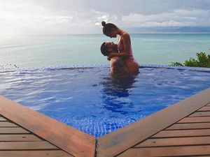 Foto: Liburannya Istri Dani Alves yang Cantik