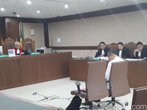 Eks Pejabat Bakamla Menangis Menyesal Terima Duit Suap Eks Pejabat Bakamla Menangis Menyesal Terima Duit Suap