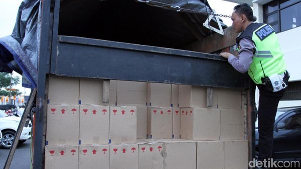 Truk Berisi Miras Tercyduk Razia di Polres Sumedang