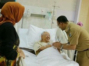 Jenguk Gus Sholah, Anies: Alhamdulillah Kondisi Beliau Membaik