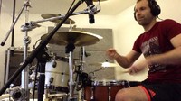 Sementara kiper Arsenal, Petr Cech, punya hobi bermain drum. Kiper berusia 35 tahun itu bahkan pernah manggung di sebuah festival di Republik Ceko dan membawakan lagu Nirvana yang berjudul Smells Like Teen Spirit pada 2013. (Foto: Screenshots Youtube)