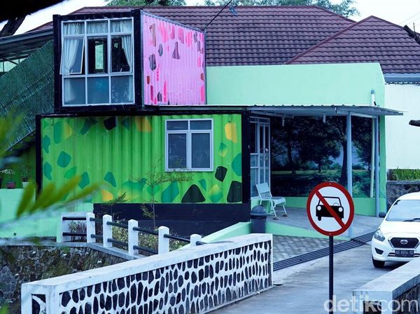Unik! Bangunan dari Kontainer Warna-warni Ini Ternyata Kamar Mayat