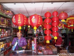 Menengok Jualan Serba Imlek di Deretan Kios Pasar Gede Solo