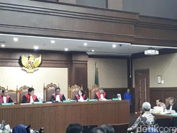 Hakim Tanya Ganjar Soal Pesan Jangan Galak-galak dari Novanto