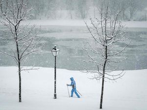 Kota Moskow Diselimuti Salju, Aktivitas Warga Terganggu