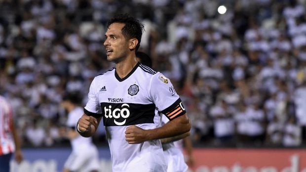 Roque Santa Cruz mencetak gol semata wayang yang membawa klubnya, Olimpia, menang atas Junior.