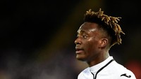 Tammy Abraham adalah jebolan akademi Chelsea. Dia baru dapat kesempatan bermain yang banyak saat dipinjamankan ke Bristol City dan Swansea City. Striker 20 tahun ini tengah dipinjamkan ke Aston Villa. (Foto: REUTERS/Rebecca Naden)