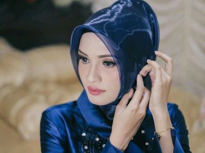 Foto: 10 Gaya Hijab Simple Istri Gubernur Kalteng Yulistra Ivo