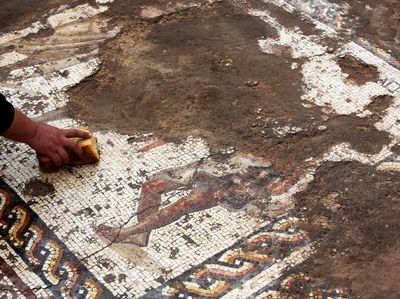 Lantai Mosaik Langka Berusia 1.800 Tahun Ditemukan di Israel