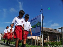 54 Rumah di Kampung Laut Nikmati Listrik dari Kebun Angin Mini