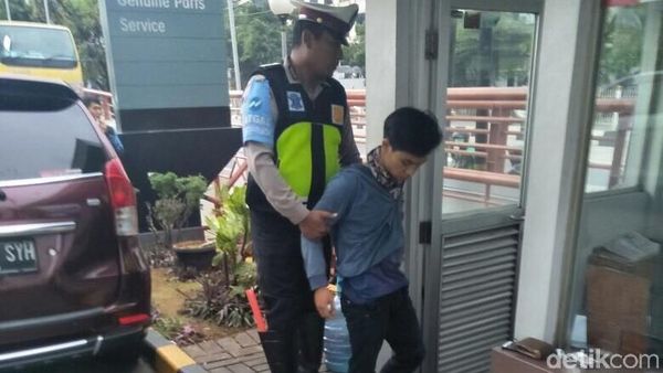 Foto: Para Penerobos Busway yang Tabrak Polisi dan Petugas TransJ