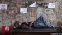 Warga Kapuk Poglar Pasang Poster Tolak Penggusuran