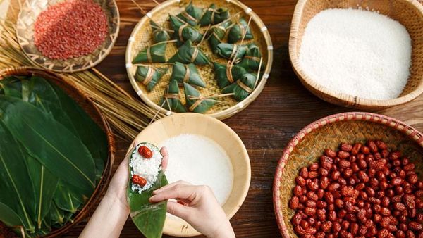 10 Makanan yang Wajib Dicicipi Saat Perayaan Imlek di China