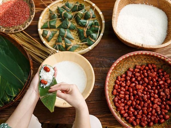 10 Makanan yang Wajib Dicicipi Saat Perayaan Imlek di China