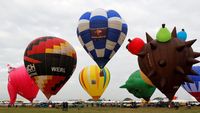 Foto: Warna-warni Balon Udara dari Berbagai Negara yang Siap Terbang