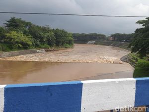 Seorang Wanita Nekat Terjun ke Sungai Bengawan di Madiun