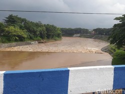 Seorang Wanita Nekat Terjun ke Sungai Bengawan di Madiun