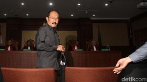 Fredrich Yunadi Hadapi Dakwaan