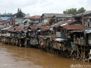 Pemprov DKI Kaji Konsep Naturalisasi Sungai yang Digaungkan Anies