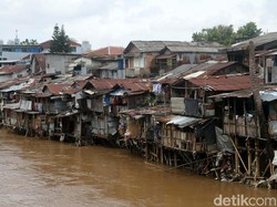 Pemprov DKI Kaji Konsep Naturalisasi Sungai yang Digaungkan Anies