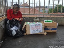 Menemui Pak Deden Penjual Tisu di Depok yang Kisahnya Viral