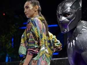 Foto: Intip Koleksi Busana Bertema Black Panther Karya Desainer Indonesia